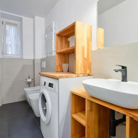 Apartment 2 Bedroom Cozy In