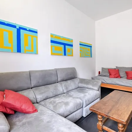Apartment 2 Bedroom Cozy In *