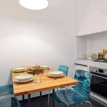 2 Bedroom Cozy In * Genoa