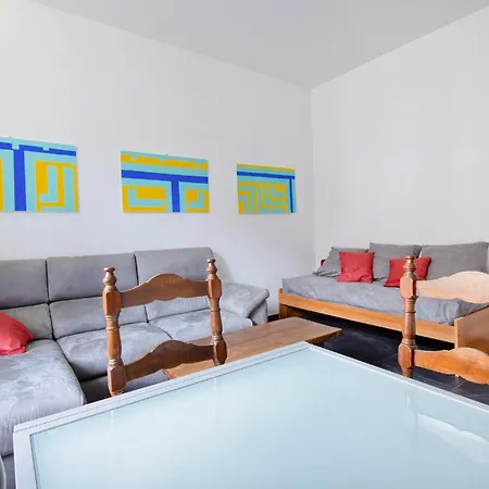 2 Bedroom Cozy In Genoa