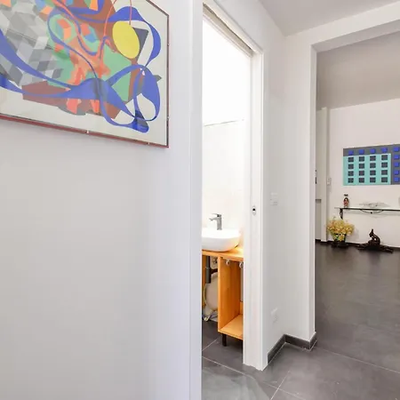2 Bedroom Cozy In Apartment